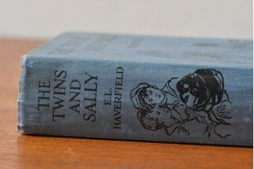 アンティーク雑貨　フランス　ネルソン(NELSON)　アンティークブック(洋書、古書、本)