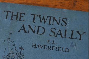 アンティーク雑貨　フランス　ネルソン(NELSON)　アンティークブック(洋書、古書、本)