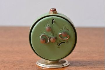 アンティーク雑貨　ビンテージ　ソビエト製(ロシア)(USSR)　SLAVAの置時計