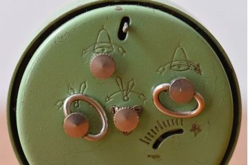 アンティーク雑貨　ビンテージ　ソビエト製(ロシア)(USSR)　SLAVAの置時計