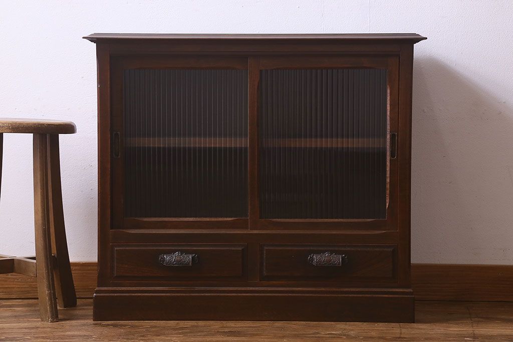 【M様ご決済用】大正ロマン　レトロなガラス入り!小振りなアンティーク戸棚(収納棚、食器棚、本箱)