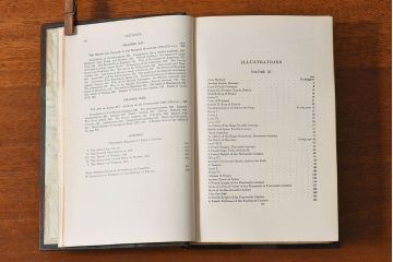 アンティーク雑貨　イギリスアンティーク　The Historians' History of the World　本(洋書、古書、英字本)2冊セット(1)