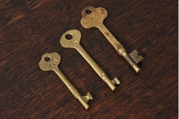 アンティーク雑貨　イギリスアンティーク　シャビーな質感が味わい深いキー(鍵、カギ)3本セット(3)