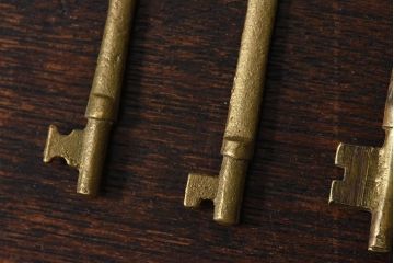 アンティーク雑貨　イギリスアンティーク　シャビーな質感が味わい深いキー(鍵、カギ)3本セット(3)