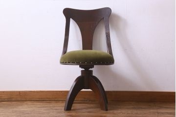 アンティーク家具　和製アンティーク　栗材　シックな雰囲気漂う回転イス(椅子、チェア、ワークチェア)