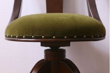 アンティーク家具　和製アンティーク　栗材　シックな雰囲気漂う回転イス(椅子、チェア、ワークチェア)