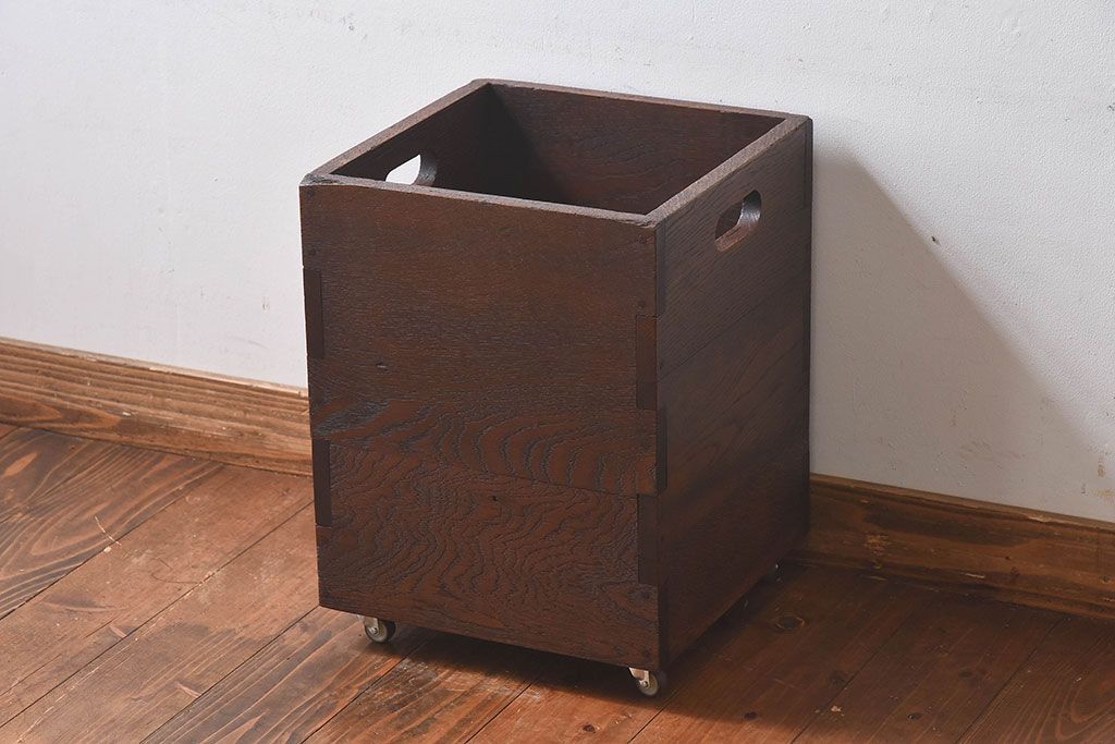 アンティーク雑貨　和製アンティーク　ナラ材　古い木味が魅力的なキャスター付きごみ箱(木箱)(1)