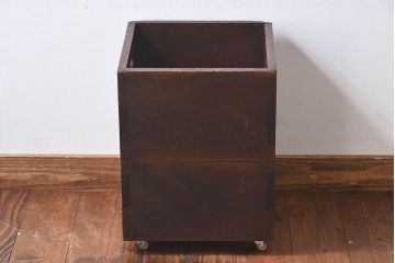 アンティーク雑貨　和製アンティーク　ナラ材　古い木味が魅力的なキャスター付きごみ箱(木箱)(1)