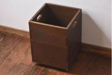 アンティーク雑貨　和製アンティーク　ナラ材　古い木味が魅力的なキャスター付きごみ箱(木箱)(2)