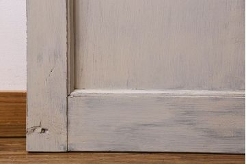 ペイント家具　チェッカーガラス入り　シャビーな風合いが魅力的な木製ドア(扉)