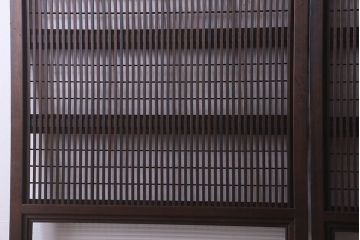 和製アンティーク　腰板ケヤキ材　モダン 裏障子付きの帯格子戸(引き戸、建具)2枚組