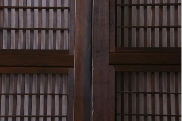 和製アンティーク　腰板ケヤキ材　モダン 裏障子付きの帯格子戸(引き戸、建具)2枚組