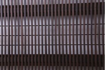 和製アンティーク　腰板ケヤキ材　モダン 裏障子付きの帯格子戸(引き戸、建具)2枚組