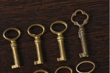 アンティーク雑貨　イギリスアンティーク　シャビーな雰囲気が魅力的なキー(鍵、カギ)10本セット(3)