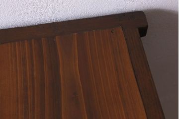 アンティーク家具　和製アンティーク　前面ケヤキ材　杢目が魅力的な小振りの戸棚(収納棚、食器棚、チェスト)