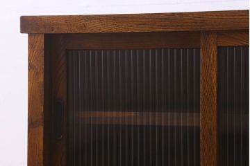 アンティーク家具　和製アンティーク　前面ケヤキ材　杢目が魅力的な小振りの戸棚(収納棚、食器棚、チェスト)