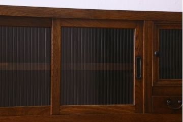 アンティーク家具　和製アンティーク　前面ケヤキ材　杢目が魅力的な小振りの戸棚(収納棚、食器棚、チェスト)