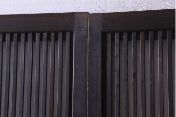 和製アンティーク　腰板ケヤキ材　深みのある色合いのガラス入り格子戸(引き戸、ガラス帯戸)2枚セット