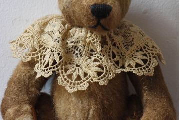 アンティーク雑貨　Susan Weber-Nagle(スーザン・ウェーバー・ネーグル)　レースがお洒落なテディベア
