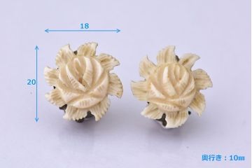 アンティーク雑貨　ビンテージ　バラのレリーフのイヤリング