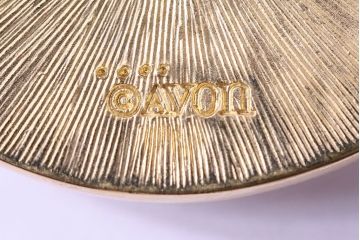 アンティーク雑貨　AVON(エイボン)　バラの絵柄が可愛らしいネックレス