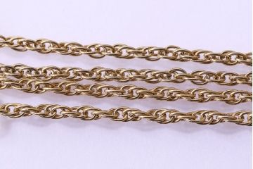 アンティーク雑貨　可愛らしいニードルポイントのペンダントネックレス