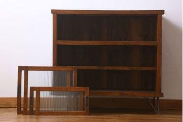 アンティーク家具　和製アンティーク　前面ケヤキ材　モールガラスがおしゃれな鉄脚付の戸棚(収納棚、食器棚、本箱)