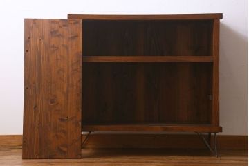 アンティーク家具　和製アンティーク　前面ケヤキ材　モールガラスがおしゃれな鉄脚付の戸棚(収納棚、食器棚、本箱)