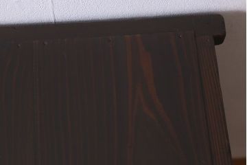 アンティーク家具　和製アンティーク　前面ケヤキ材　モールガラスがおしゃれな鉄脚付の戸棚(収納棚、食器棚、本箱)