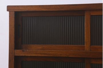 アンティーク家具　和製アンティーク　前面ケヤキ材　モールガラスがおしゃれな鉄脚付の戸棚(収納棚、食器棚、本箱)