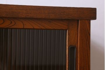 アンティーク家具　和製アンティーク　前面ケヤキ材　モールガラスがおしゃれな鉄脚付の戸棚(収納棚、食器棚、本箱)