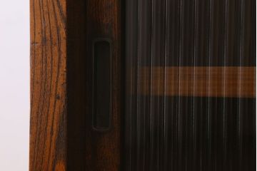 アンティーク家具　和製アンティーク　前面ケヤキ材　モールガラスがおしゃれな鉄脚付の戸棚(収納棚、食器棚、本箱)