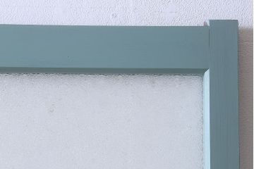 ペイント家具　爽やかな色合いが目を引くペイントガラス戸(引き戸、建具)