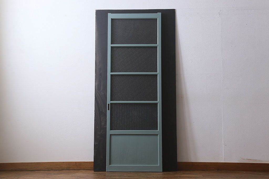ペイント家具　爽やかな色合いが目を引くペイントガラス戸(引き戸、建具)