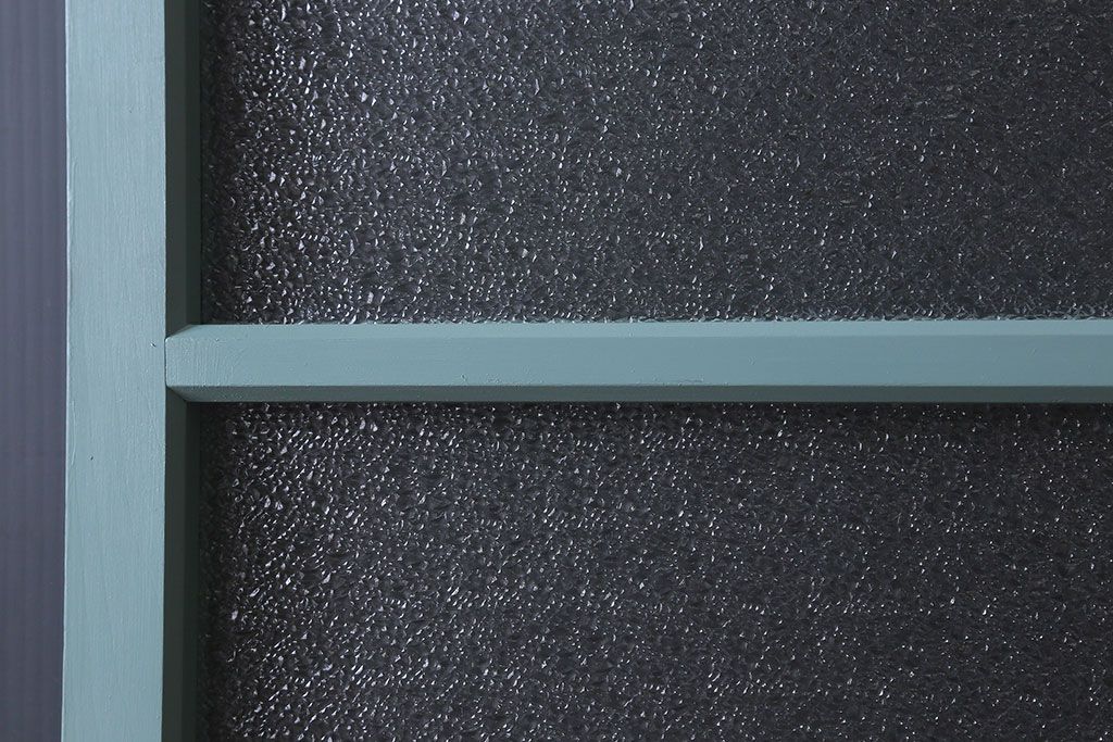 ペイント家具　爽やかな色合いが目を引くペイントガラス戸(引き戸、建具)