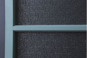 ペイント家具　爽やかな色合いが目を引くペイントガラス戸(引き戸、建具)