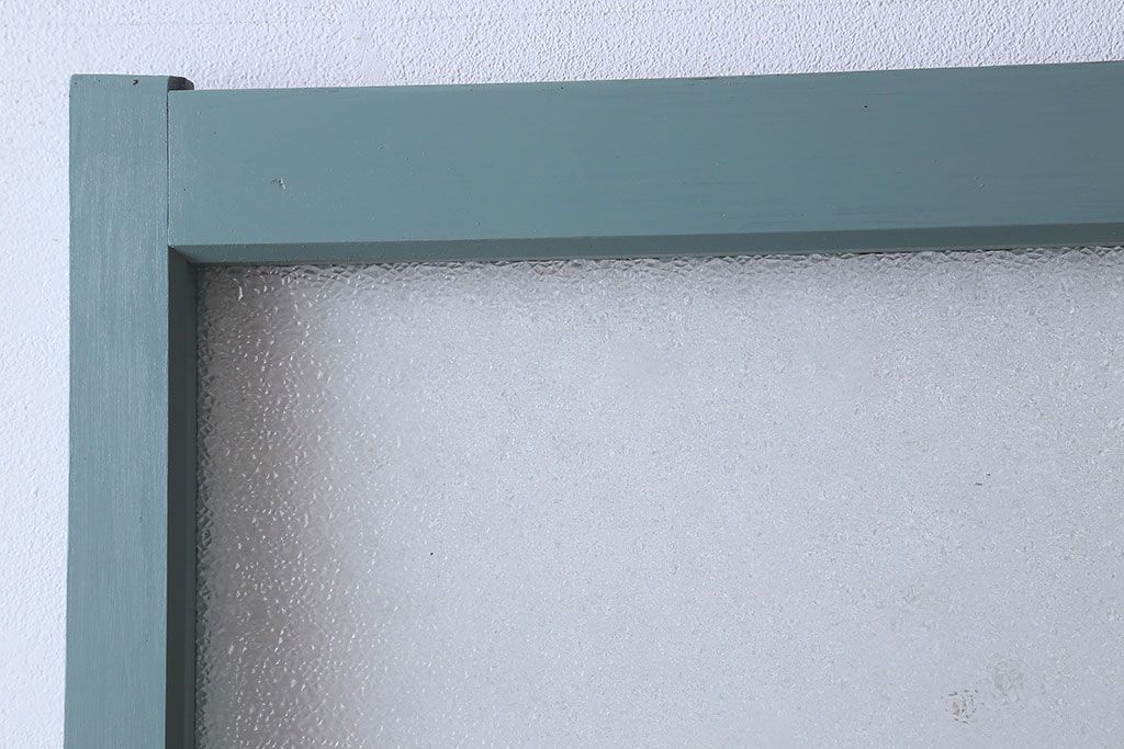 ペイント家具　爽やかな色合いが目を引くペイントガラス戸(引き戸、建具)