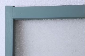 ペイント家具　爽やかな色合いが目を引くペイントガラス戸(引き戸、建具)