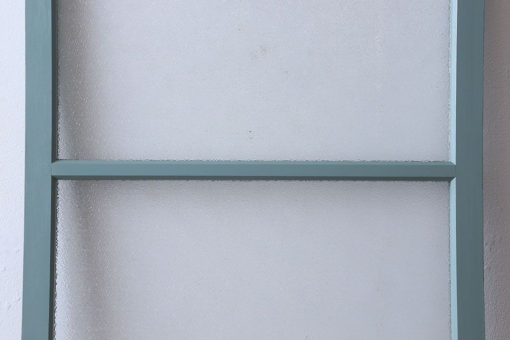 ペイント家具　爽やかな色合いが目を引くペイントガラス戸(引き戸、建具)