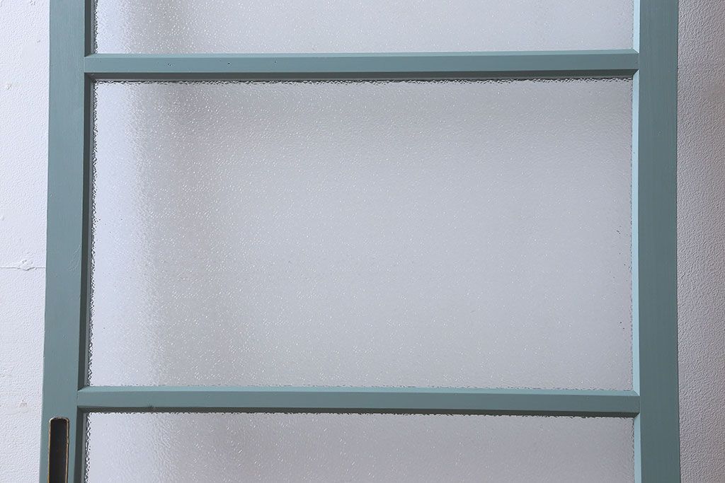 ペイント家具　爽やかな色合いが目を引くペイントガラス戸(引き戸、建具)