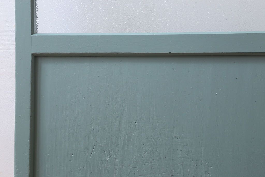 ペイント家具　爽やかな色合いが目を引くペイントガラス戸(引き戸、建具)