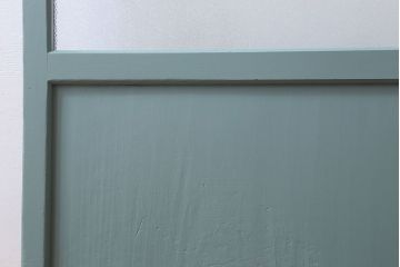 ペイント家具　爽やかな色合いが目を引くペイントガラス戸(引き戸、建具)