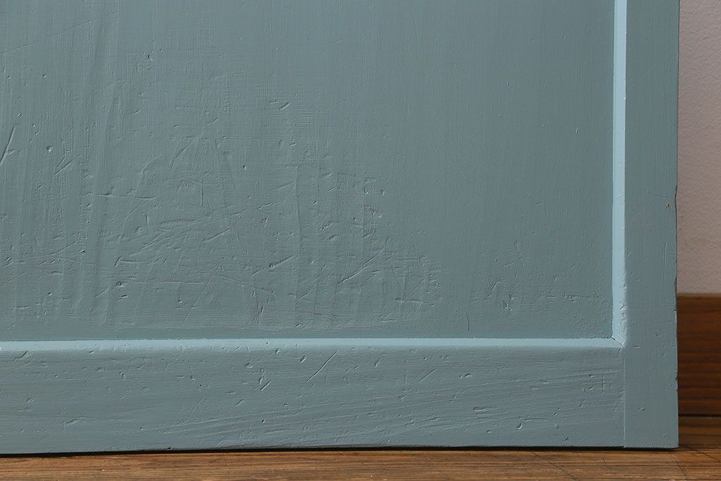 ペイント家具　爽やかな色合いが目を引くペイントガラス戸(引き戸、建具)