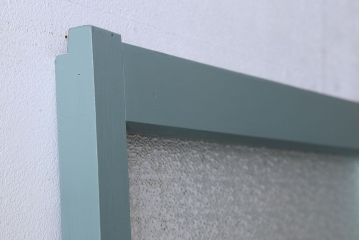 ペイント家具　爽やかな色合いが目を引くペイントガラス戸(引き戸、建具)