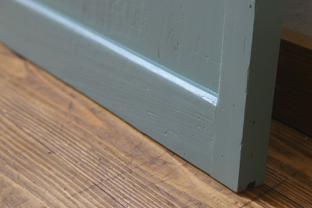 ペイント家具　爽やかな色合いが目を引くペイントガラス戸(引き戸、建具)