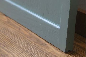 ペイント家具　爽やかな色合いが目を引くペイントガラス戸(引き戸、建具)