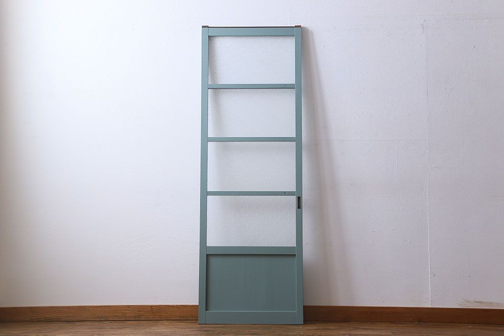 ペイント家具　爽やかな色合いが目を引くペイントガラス戸(引き戸、建具)