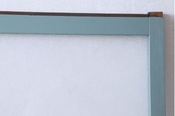 ペイント家具　爽やかな色合いが目を引くペイントガラス戸(引き戸、建具)