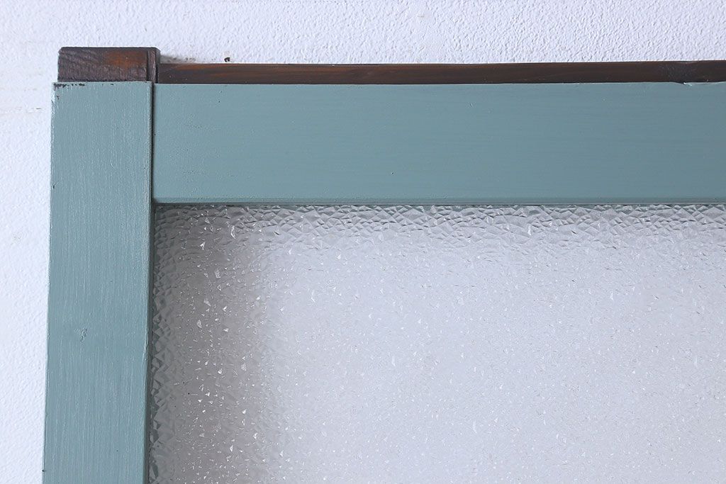 ペイント家具　爽やかな色合いが目を引くペイントガラス戸(引き戸、建具)