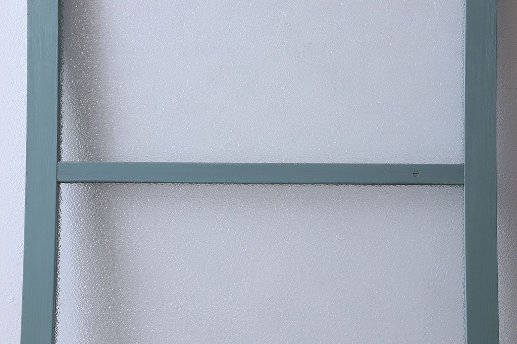 ペイント家具　爽やかな色合いが目を引くペイントガラス戸(引き戸、建具)